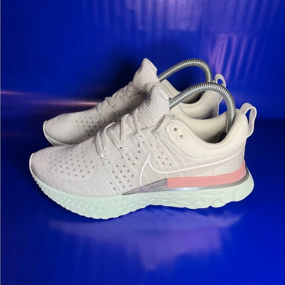 NEW Nike React Infinity Run Flyknit 2 Platinum Tint Women’s Size 7.5 Fast Ship - Picture 3 of 7